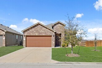 240 Bedford Falls Ln in Jarrell, TX - Building Photo - Building Photo