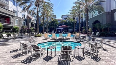 1801 E Katella Ave, Unit 2114 in Anaheim, CA - Foto de edificio - Building Photo