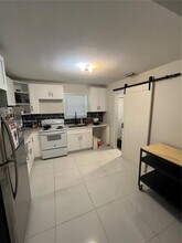 7981 NW 12th Pl-Unit -main in Miami, FL - Foto de edificio - Building Photo