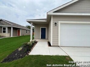 2112 Darst Dr in Seguin, TX - Building Photo - Building Photo