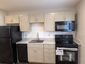 1869 Montclaire Ln in Vestavia Hills, AL - Foto de edificio - Building Photo