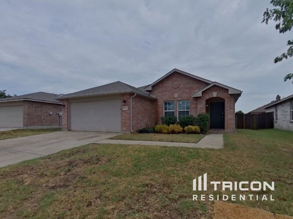 9025 Puerto Vista Dr in Fort Worth, TX - Building Photo