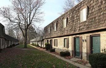 White Woods Apartments and Townhouses in Ashtabula, OH - Building Photo - Building Photo