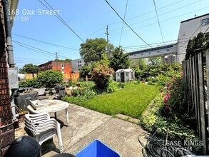 2 Bed 1 Bath Townhome Steps Away from Detr in Windsor, ON - Building Photo - Building Photo