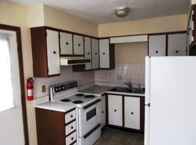 107 W Shelbourne Dr in Normal, IL - Building Photo - Building Photo