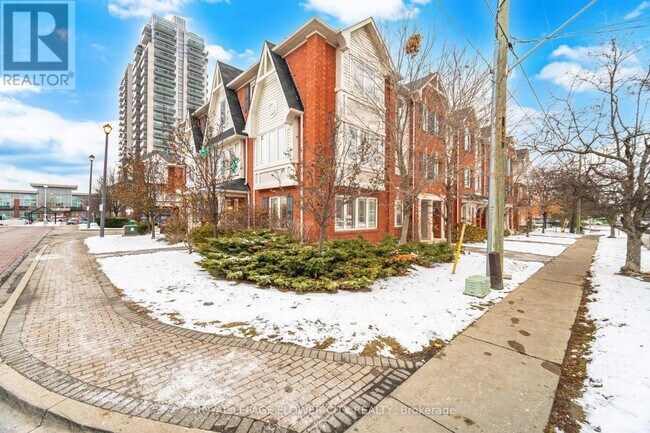 50 Hillcrest Ave in Brampton, ON - Building Photo - Building Photo