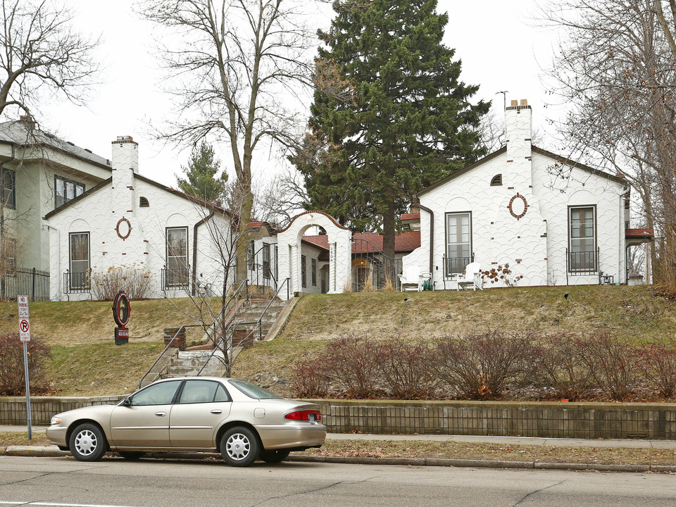 The Grand Six in St. Paul, MN - Building Photo