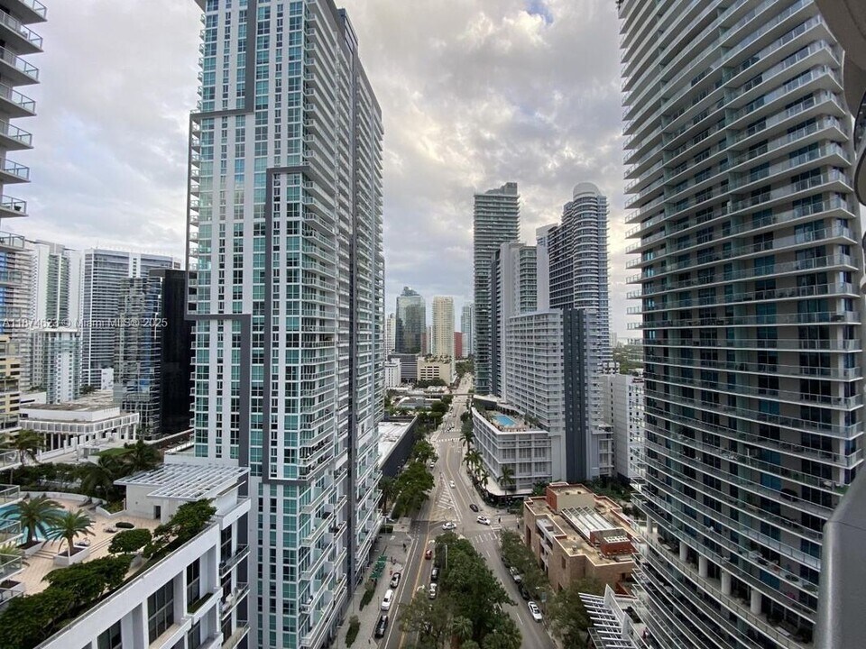 1000 Brickell Ave in Miami, FL - Foto de edificio