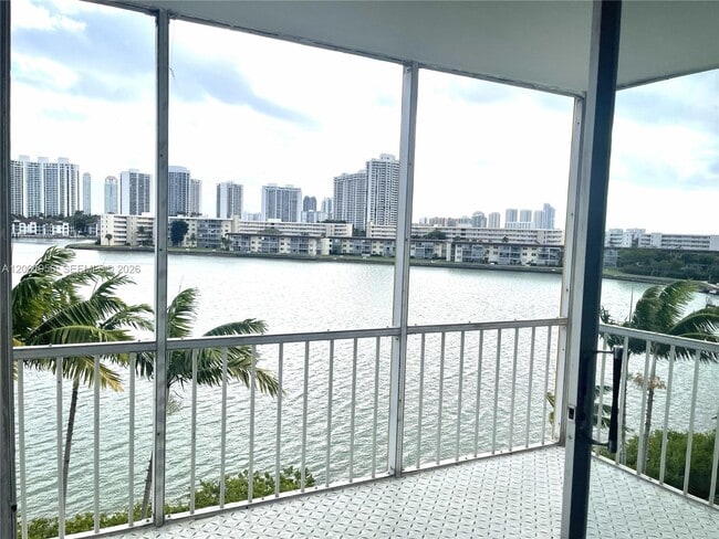 2861 Leonard Dr in Aventura, FL - Building Photo - Building Photo