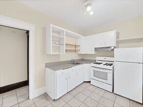 305 Charlton Ave W in Hamilton, ON - Building Photo - Building Photo