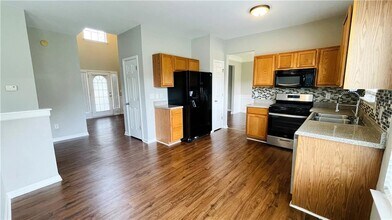 1215 Grey Rock Way in Suwanee, GA - Building Photo - Building Photo