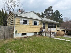 1305 Palmer Dr in Blacksburg, VA - Building Photo