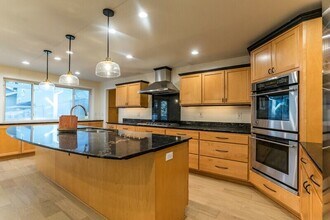 6832 122nd Ave NE in Kirkland, WA - Building Photo - Building Photo