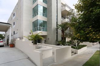 10633 Eastborne Ave in Los Angeles, CA - Building Photo - Building Photo