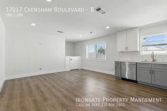17017 Crenshaw Blvd in Torrance, CA - Building Photo - Building Photo