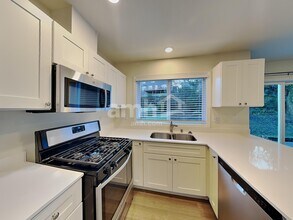 11620 34th St NE in Lake Stevens, WA - Foto de edificio - Building Photo