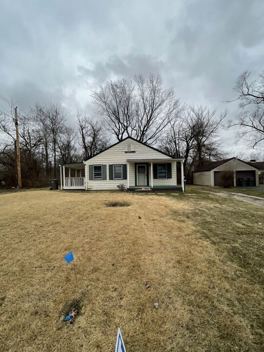 3015 E 35th St in Indianapolis, IN - Foto de edificio