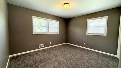 5922 N 84th St in Milwaukee, WI - Building Photo - Building Photo