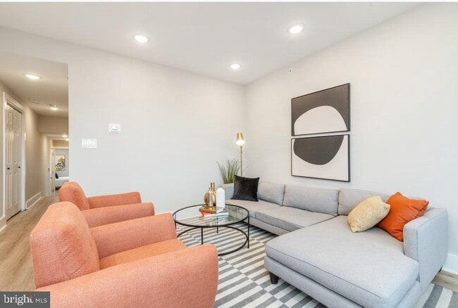 2825 W Girard Ave in Philadelphia, PA - Building Photo - Building Photo