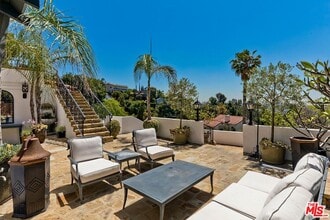 2420 Chislehurst Dr in Los Angeles, CA - Building Photo - Building Photo