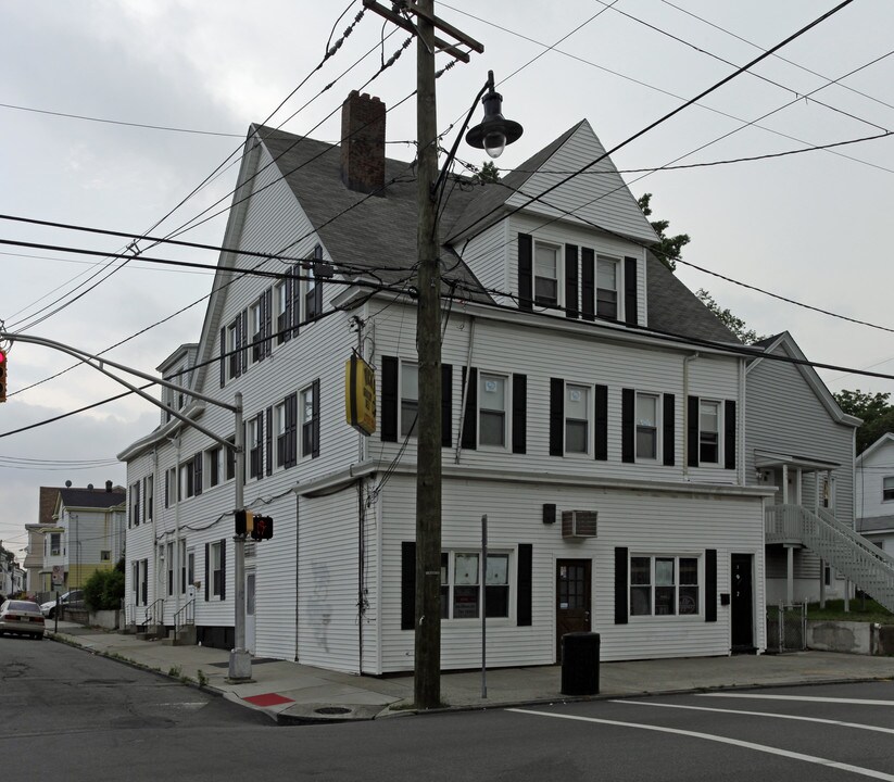 307 W Broadway in Paterson, NJ - Building Photo