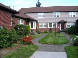 Siena Apartments in Portland, OR - Building Photo - Building Photo