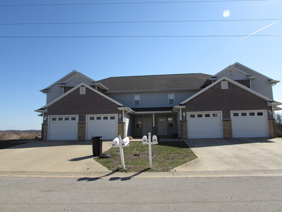 129 Andrews Dr in St. Robert, MO - Building Photo