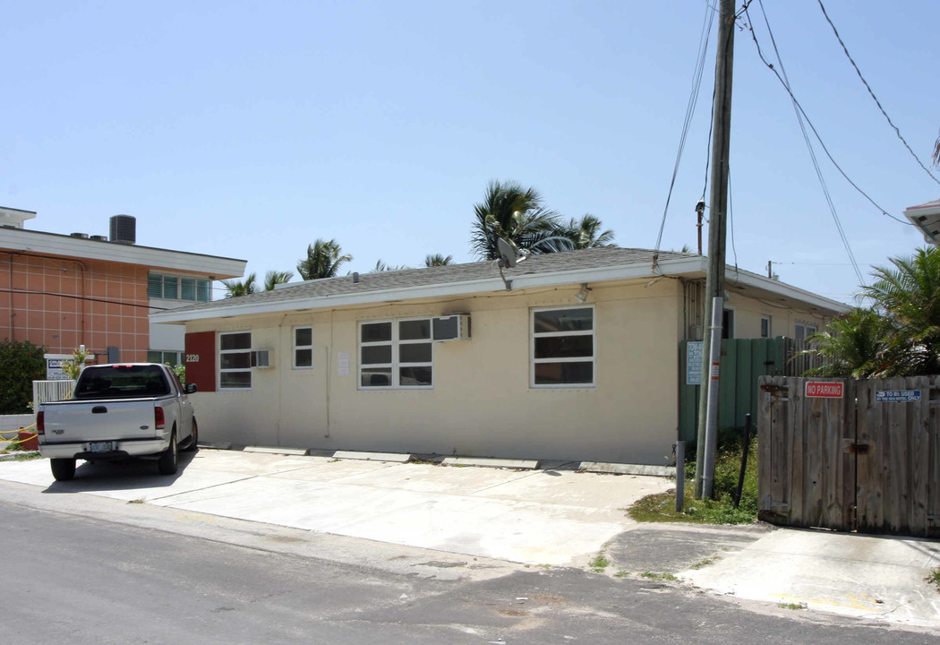 2120 N Surf Rd in Hollywood, FL - Building Photo