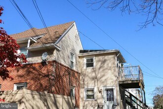 2002 Trenton Ave in Bristol, PA - Building Photo - Building Photo