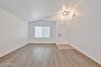 2411 W Oberlin Way in Phoenix, AZ - Building Photo - Building Photo