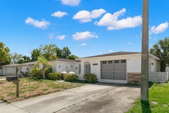 7114 Parrot Dr in Port Richey, FL - Building Photo - Building Photo