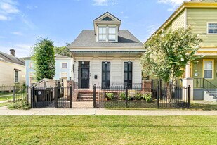 2324 Ursulines Ave in New Orleans, LA - Building Photo