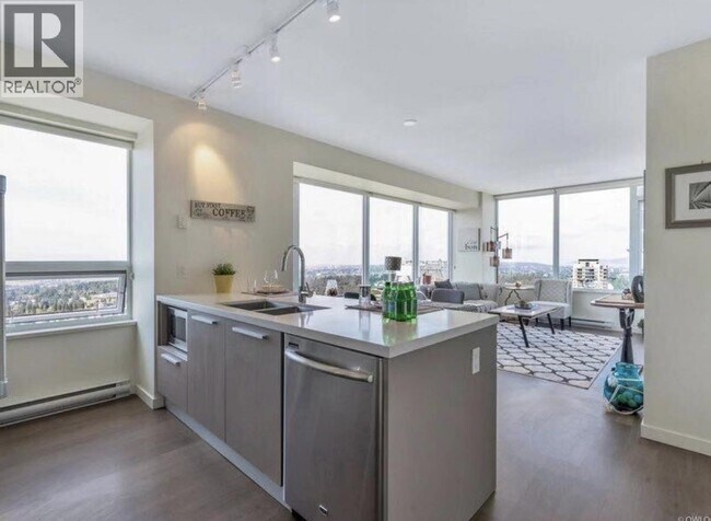 6333 Silver Ave in Burnaby, BC - Building Photo - Building Photo