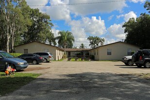 4063-4085 Herbertz Rd in Lake Worth, FL - Building Photo