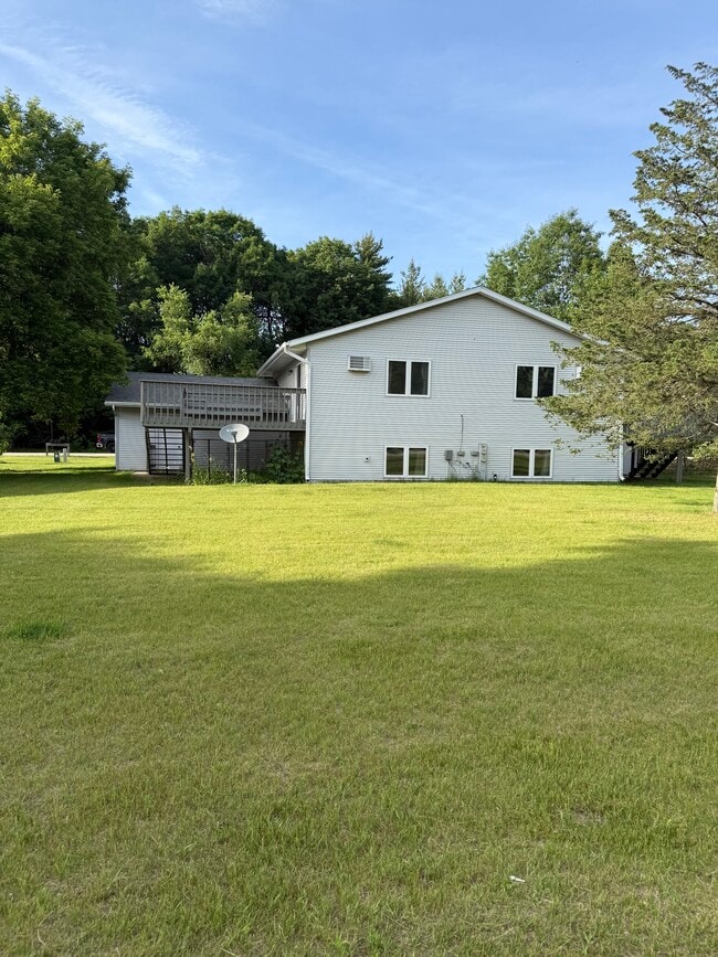 W6527 Woodhaven Cir in Wautoma, WI - Foto de edificio - Building Photo