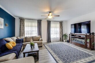 532 Declaration Ln in Aurora, IL - Building Photo - Building Photo