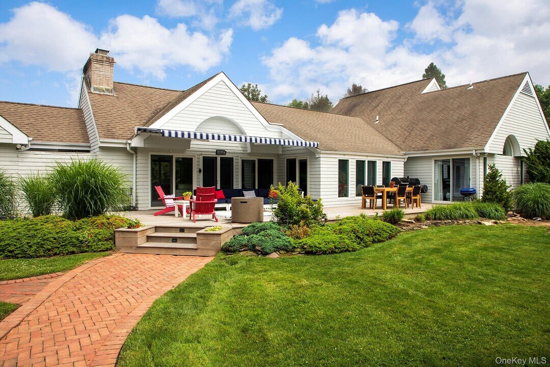 16 Laila Ln in West Hampton Dunes, NY - Building Photo