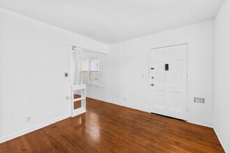 7233 Normandie Ave in Los Angeles, CA - Building Photo - Building Photo
