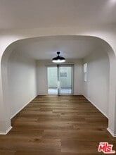 121 Cancion Way in Los Angeles, CA - Building Photo - Building Photo