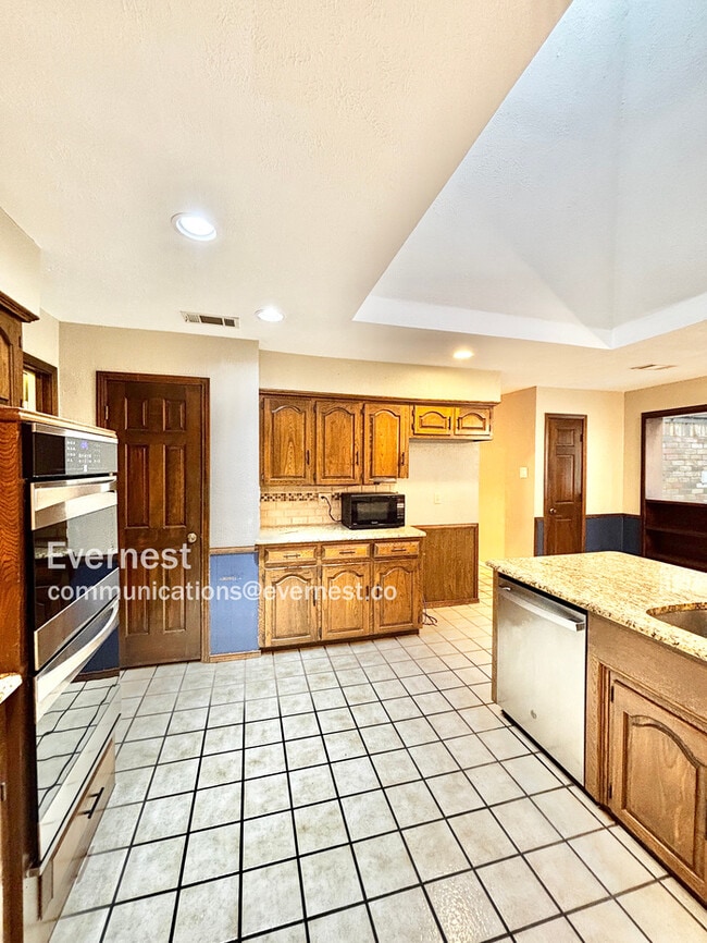 property at 1120 Stratford Dr