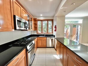 2416 39th Pl NW in Washington, DC - Building Photo - Building Photo