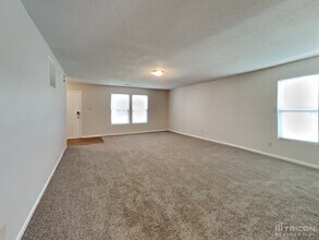 957 Stonehurst Dr in Franklin, IN - Building Photo - Building Photo