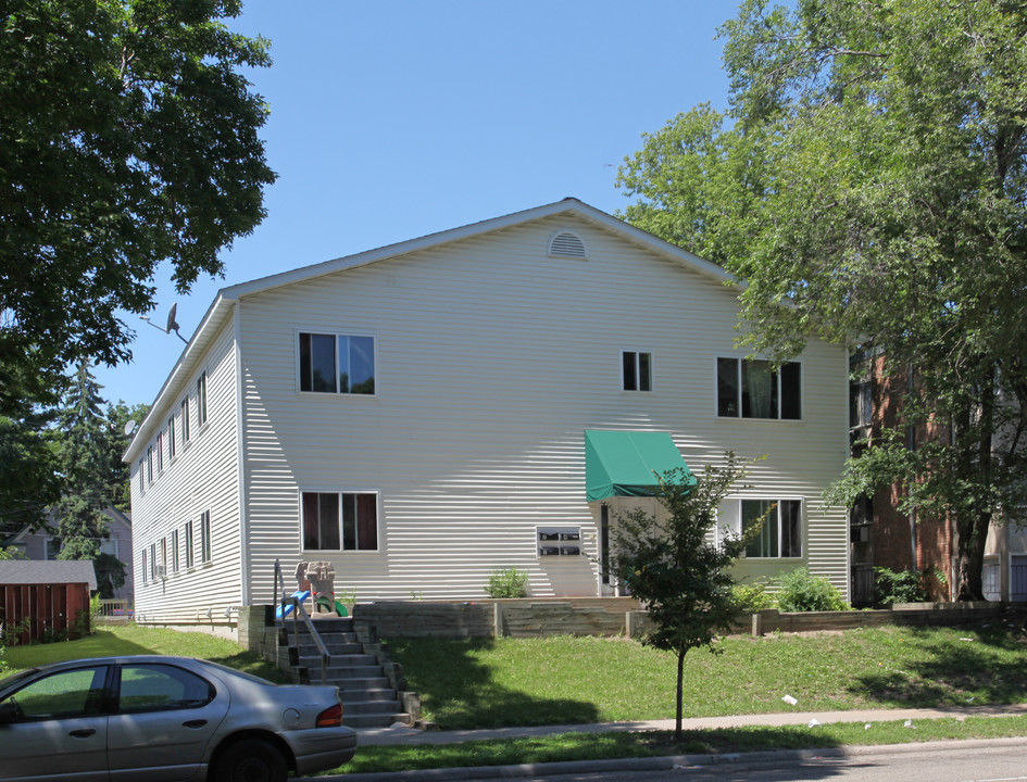 2616 Cedar Ave S in Minneapolis, MN - Foto de edificio