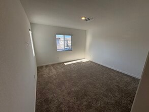 9526 Ezra Fls Ave in Las Vegas, NV - Building Photo - Building Photo