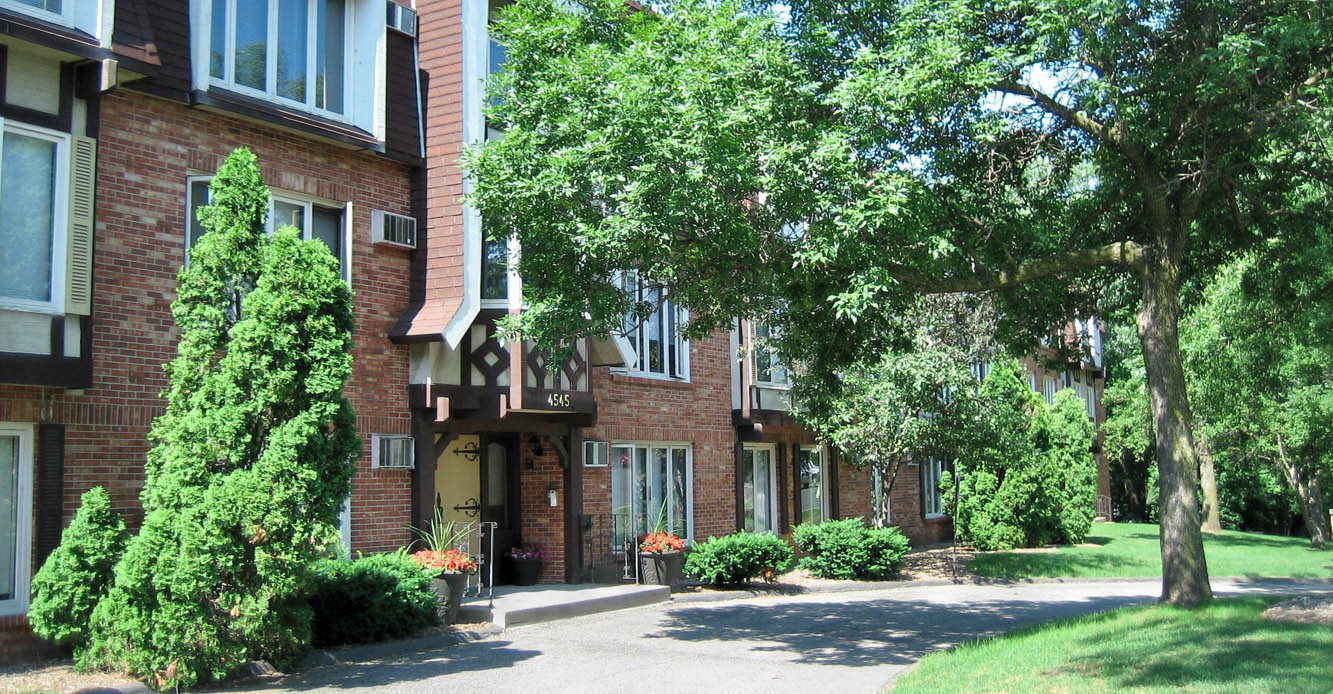 Normandy House Apartments in Edina, MN - Building Photo