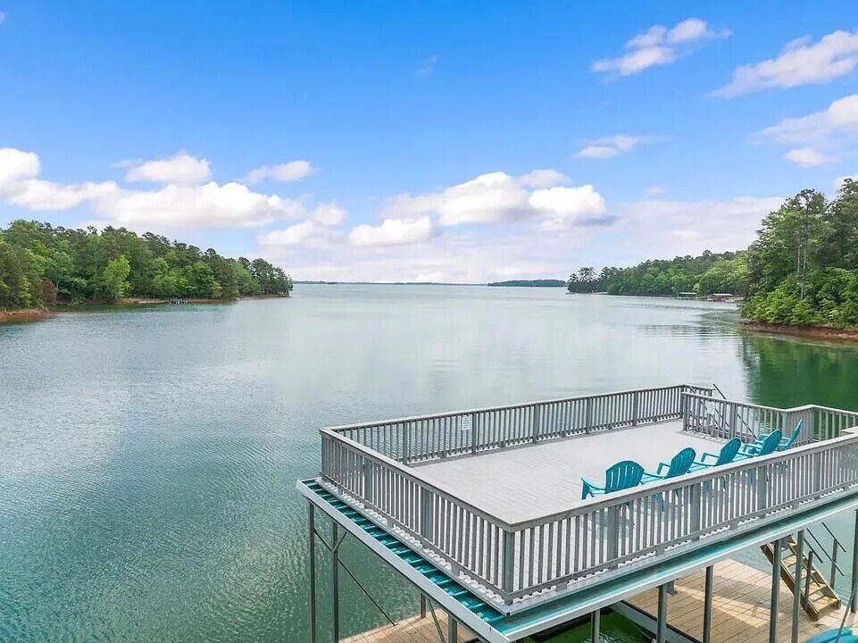 333 Jim Crittendon Rd in Hartwell, GA - Foto de edificio