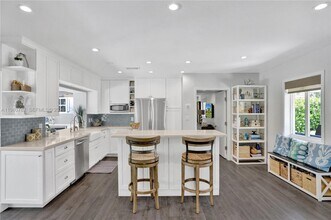 462 Glenridge Rd in Key Biscayne, FL - Building Photo - Building Photo