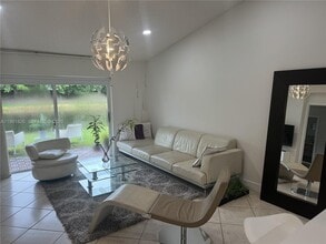 2002 Andromeda Ln in Weston, FL - Building Photo - Building Photo