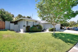 10335 El Prado Way in Cupertino, CA - Building Photo - Building Photo