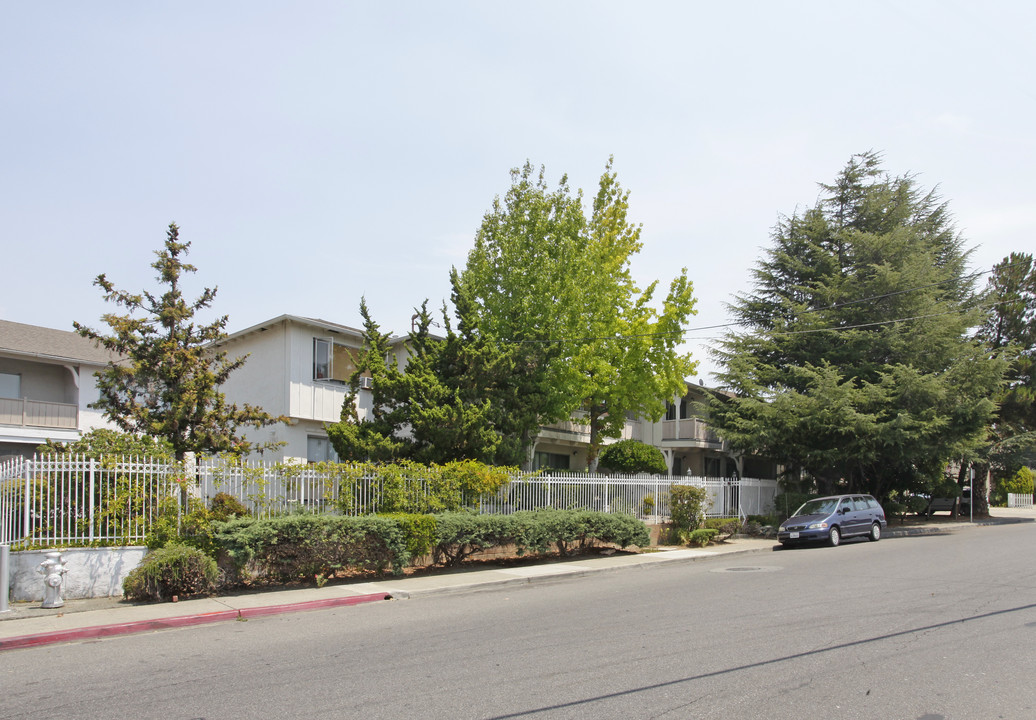 Latham Apartments in Mountain View, CA - Building Photo